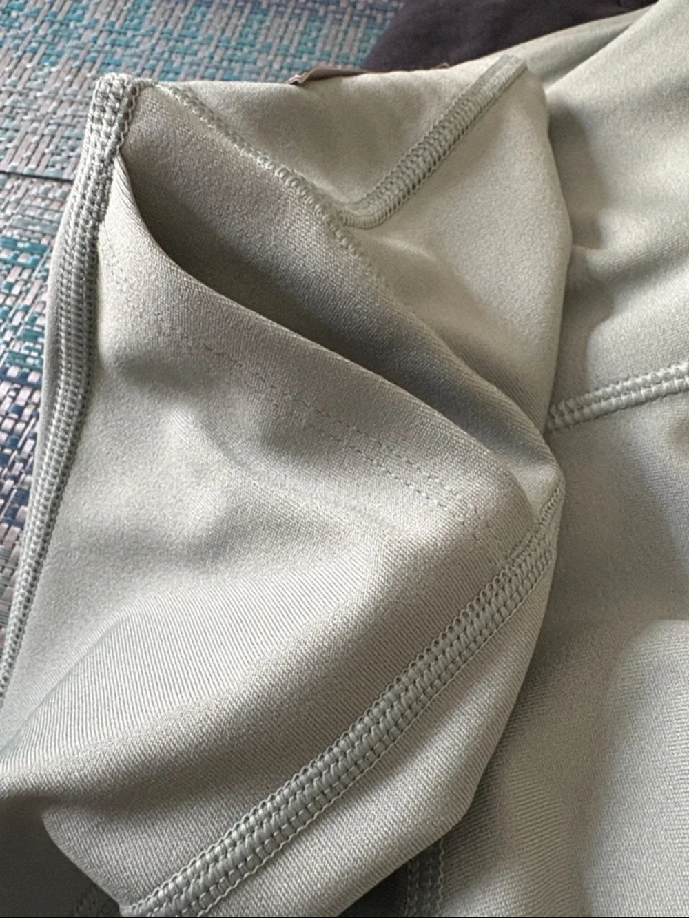 NWT women’s Under Armour Sweatshirt(Xs) & Compression Leggings(s) - Picture 6 of 6
